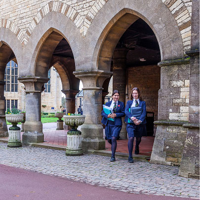 Uppingham School: Di sản Đổi mới từ 1584